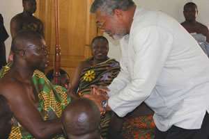 Rawlings visits Otumfuo, Bantamahene